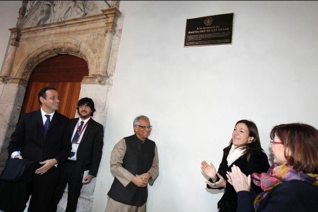 Muhammad Yunus, Cumbre Microcr&eacute;dito
